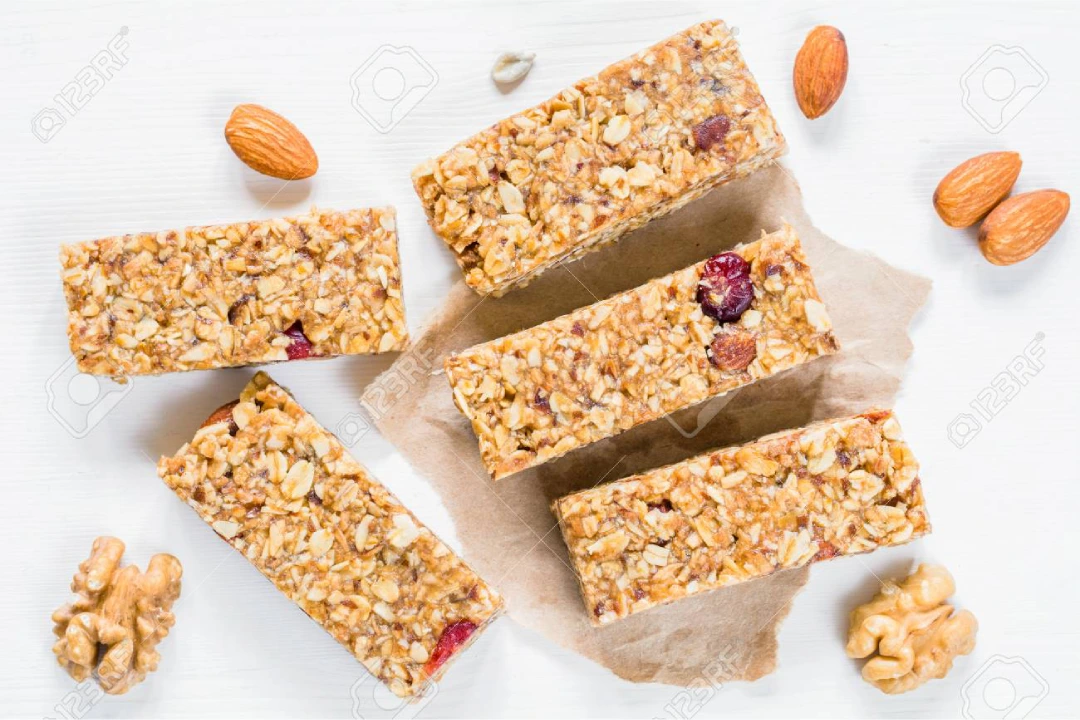 Energy snacks (bars, nuts, etc.)