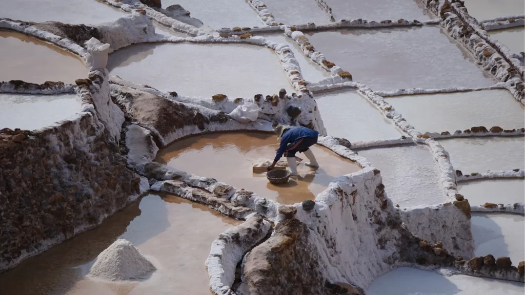 View of a worker in the Maras salt mine.