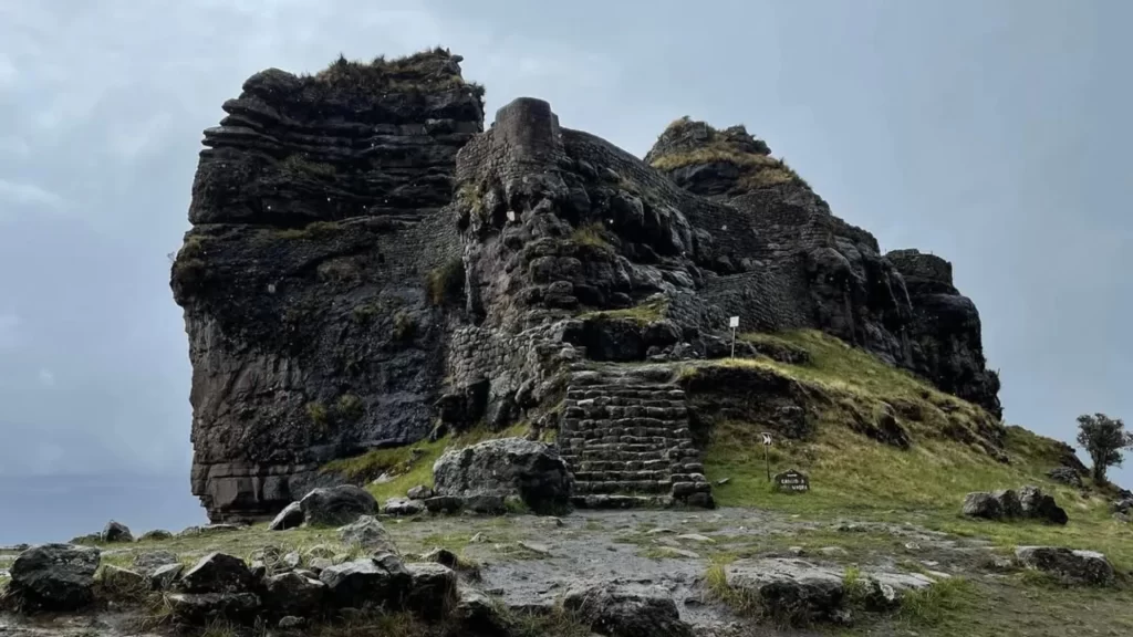 View from below of Waqrapukara.